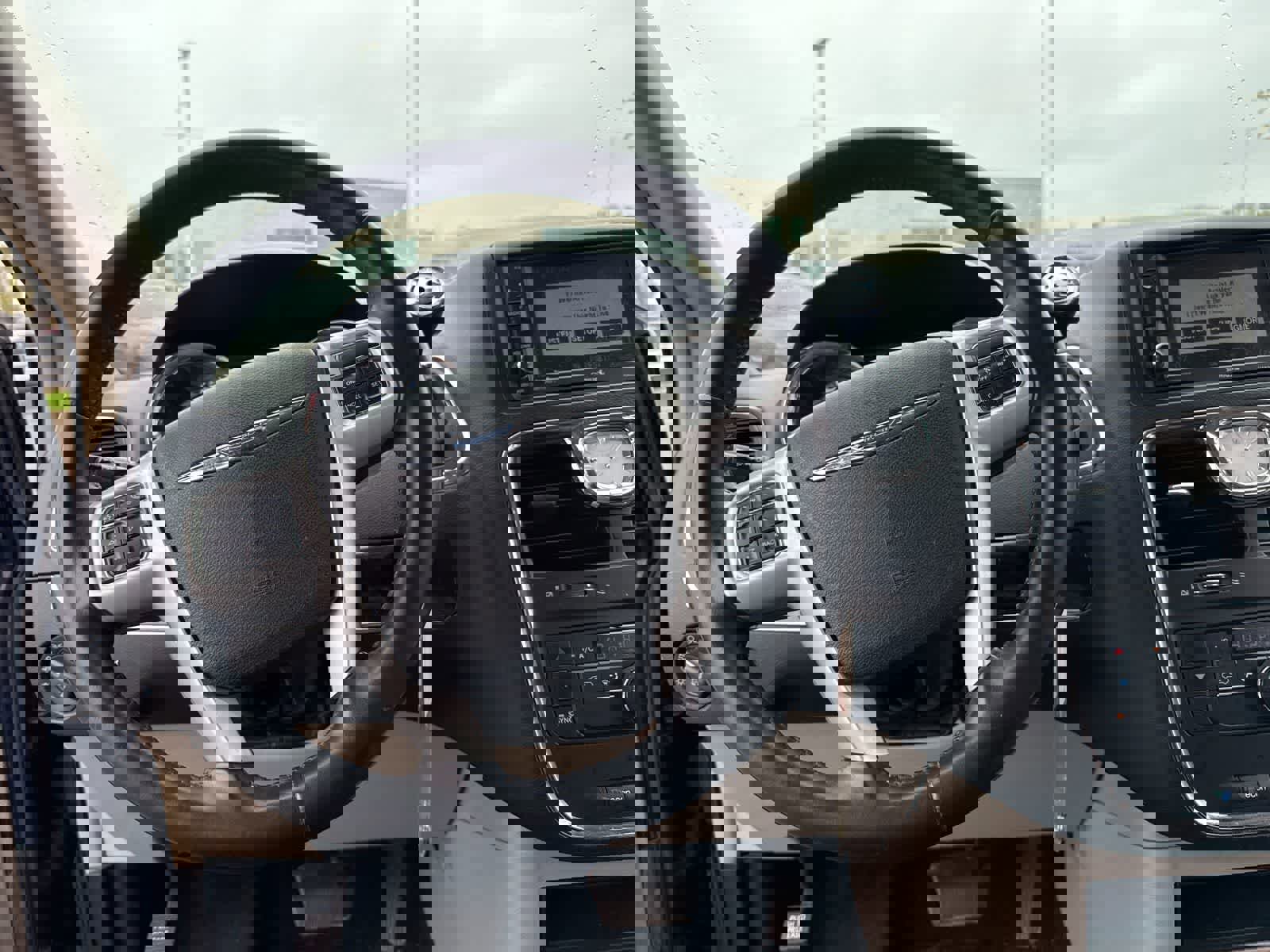 Used 2014 Chrysler Town & Country Touring FWD image 17