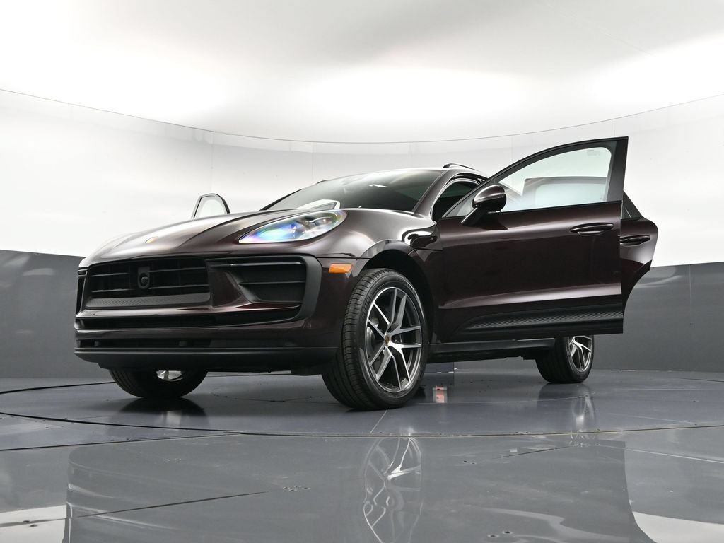 Certified 2026 Porsche Macan AWD/4WD image 39