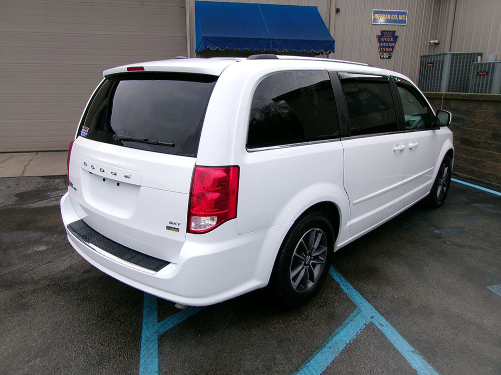Used 2017 Dodge Grand Caravan SXT image 5