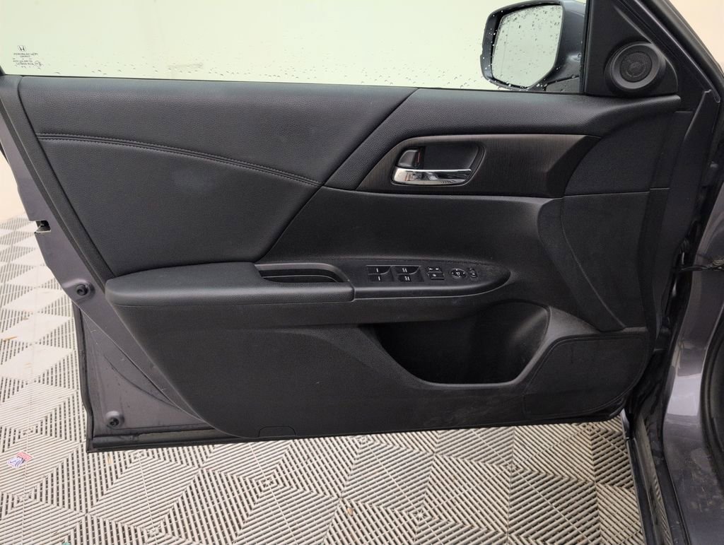 Used 2015 Honda Accord EX image 29