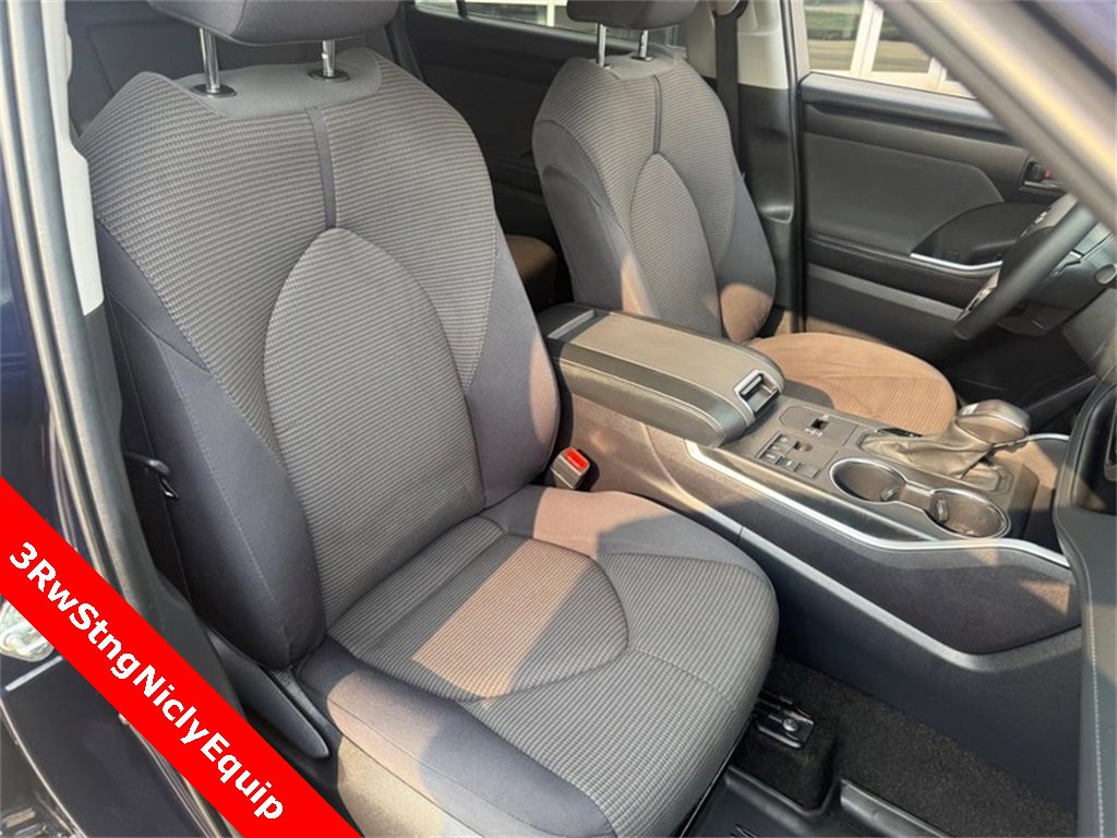 Used 2023 Toyota Highlander LE image 11