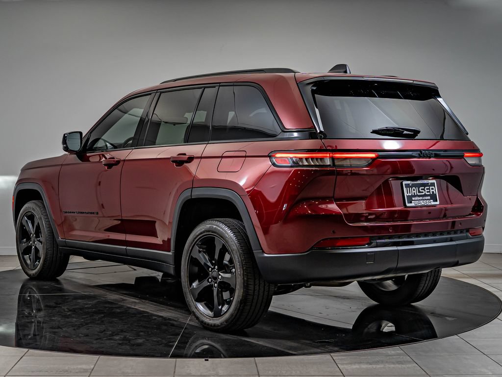 Used 2023 Jeep Grand Cherokee Altitude RWD image 7