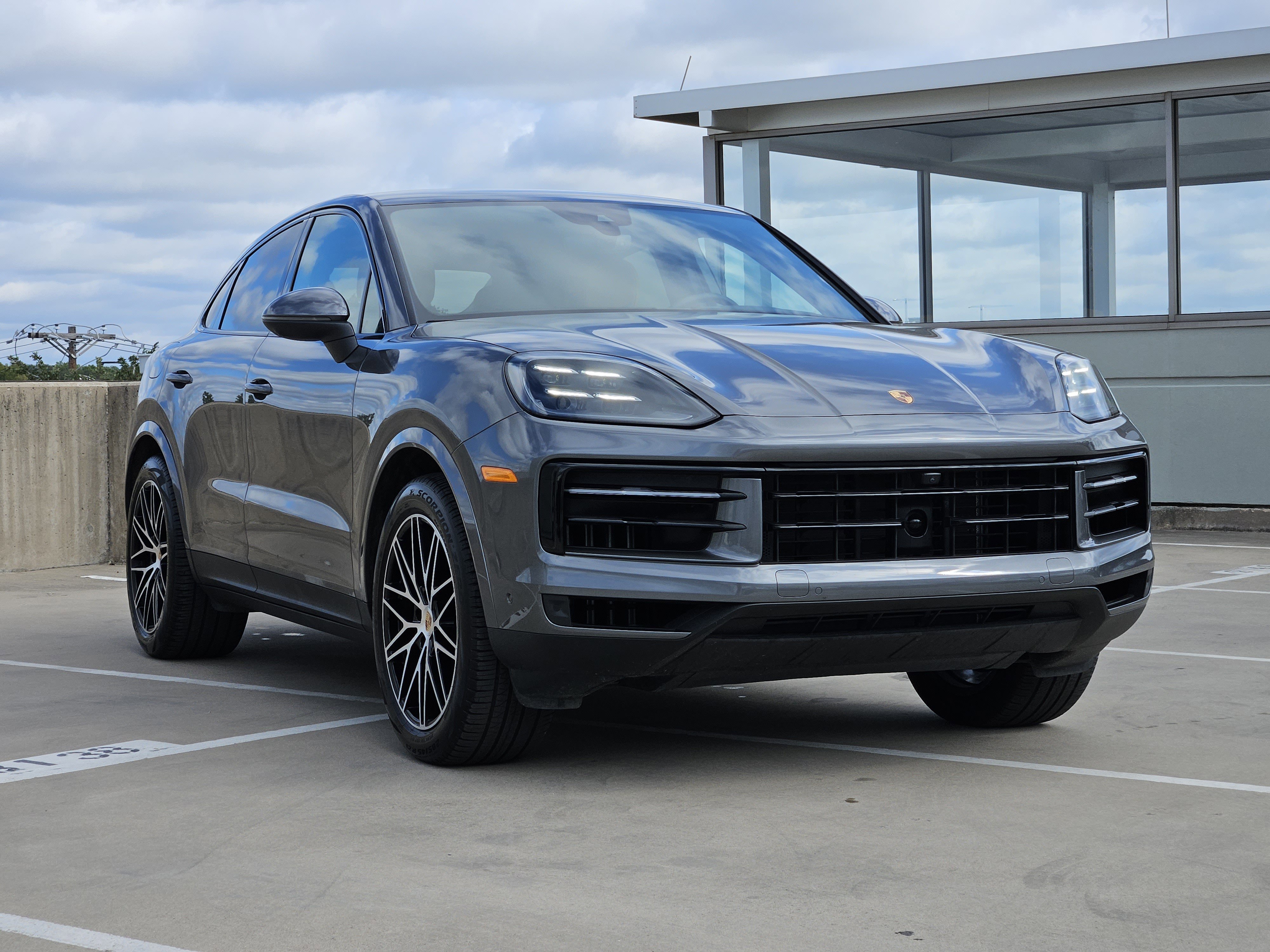 Certified 2025 Porsche Cayenne Coupe image 10