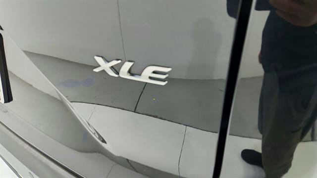 Used 2025 Toyota Corolla Cross XLE image 33