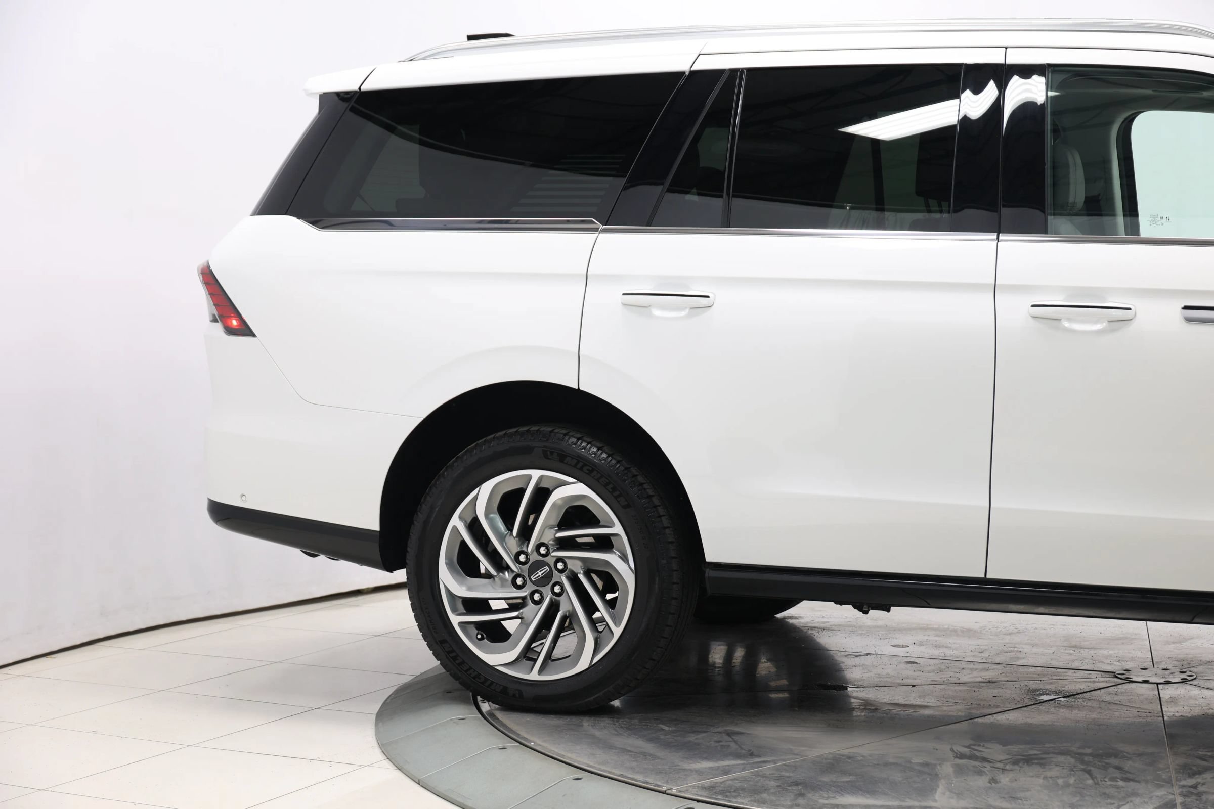 Used 2025 Lincoln Navigator Reserve AWD/4WD image 85
