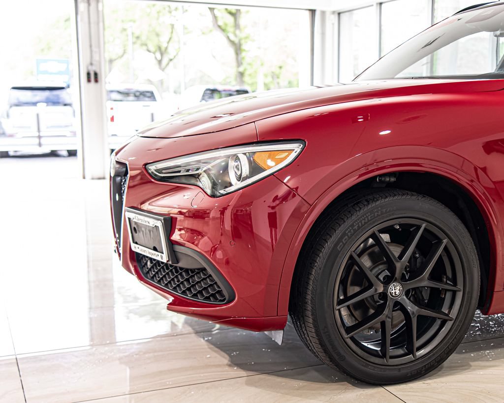 Used 2020 Alfa Romeo Stelvio Ti Sport AWD/4WD image 4