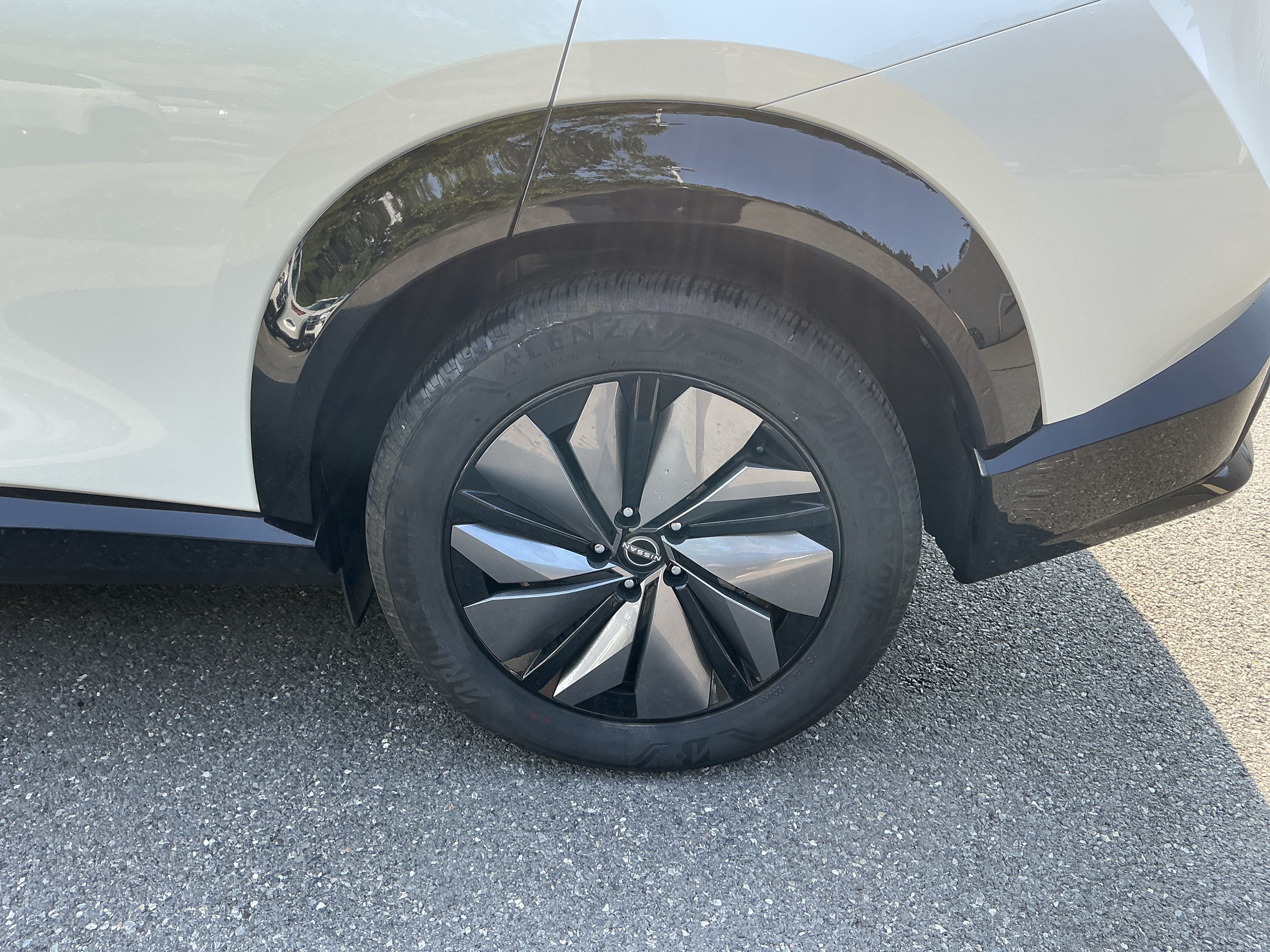 Used 2024 Nissan Ariya AWD image 9