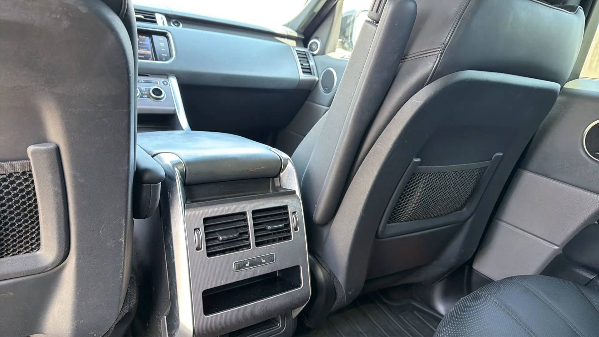 Used 2014 Land Rover Range Rover Sport HSE image 32