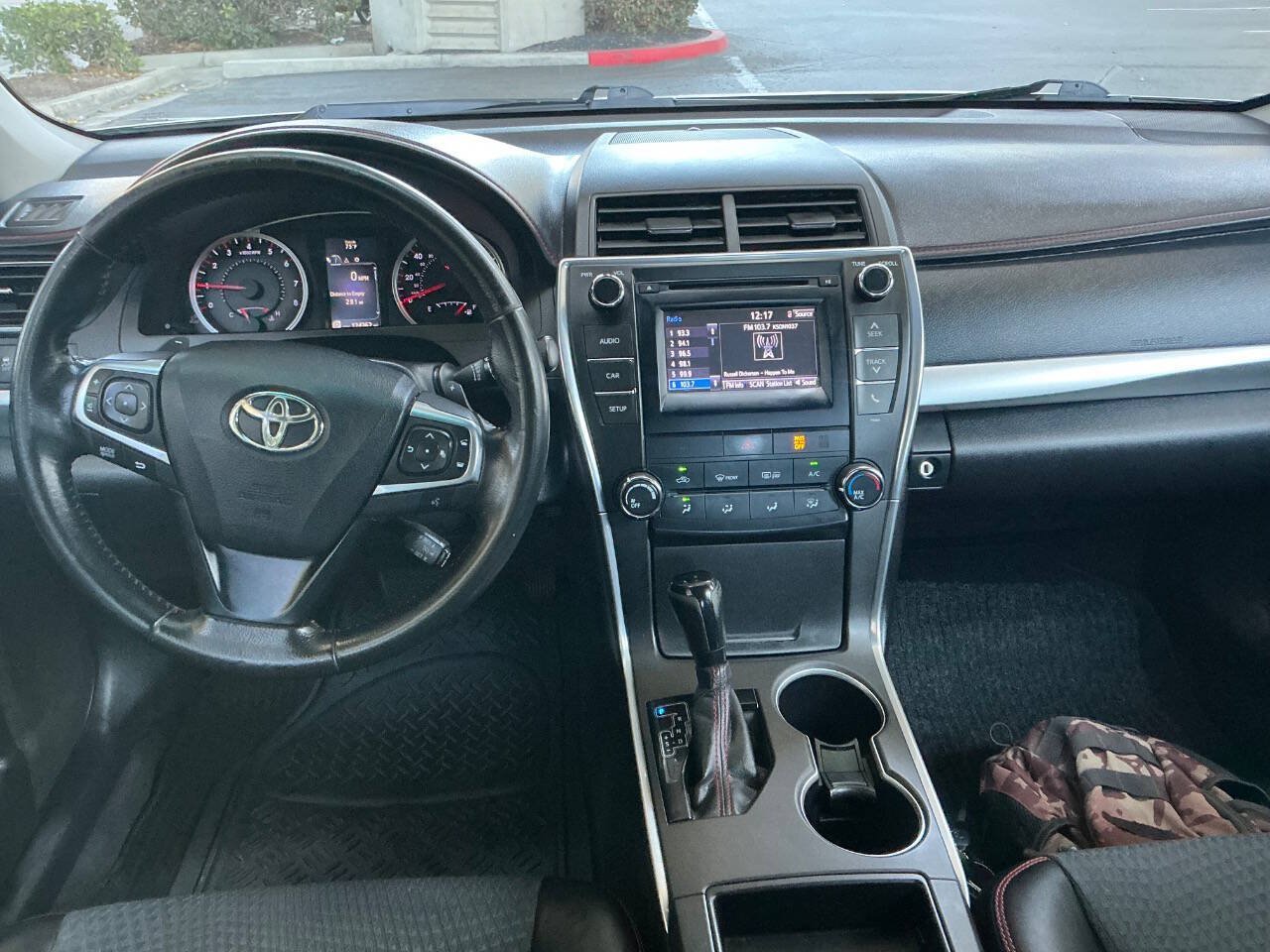 Used 2015 Toyota Camry SE FWD image 14