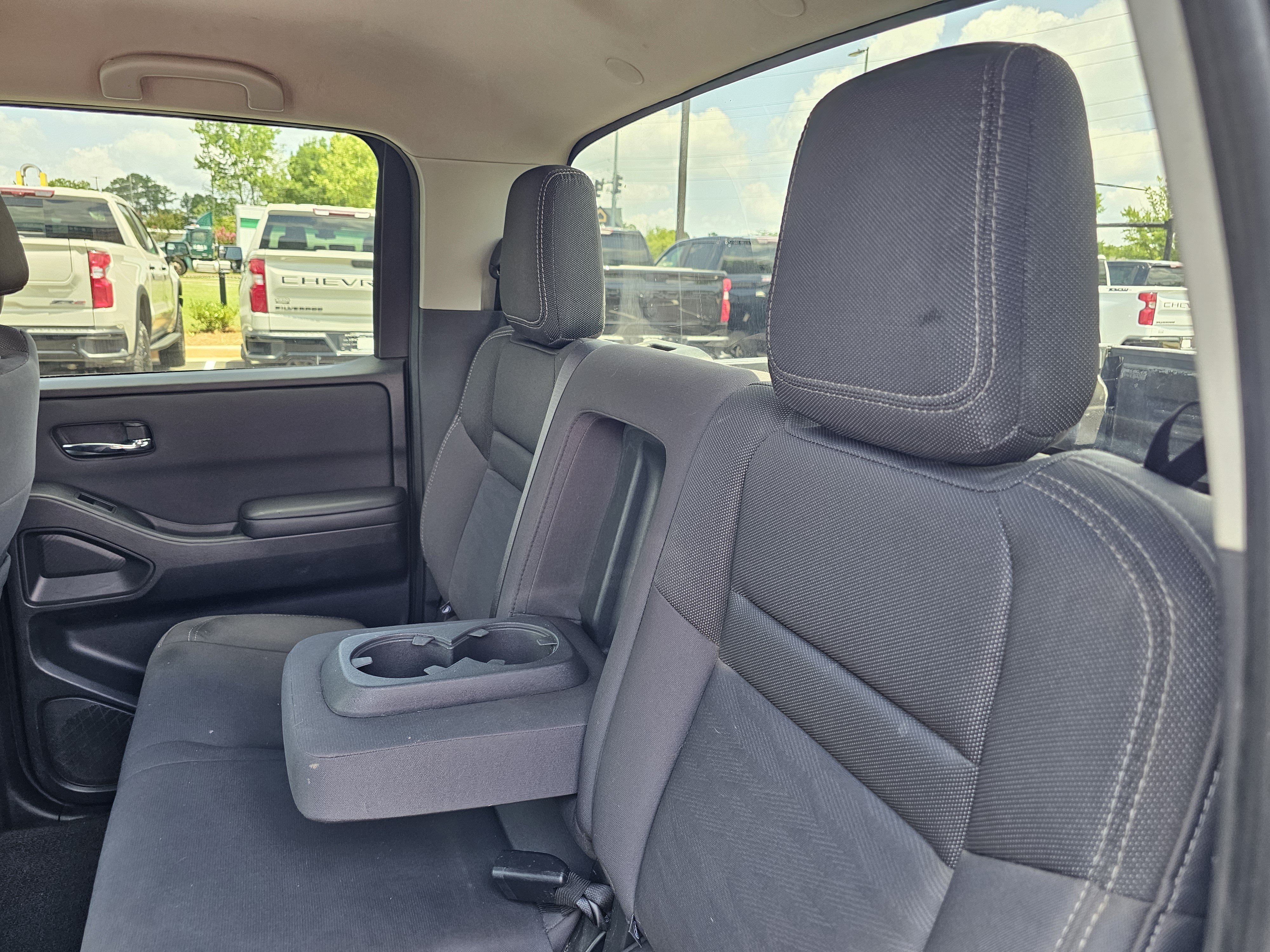 Used 2024 Nissan Frontier SV RWD image 30
