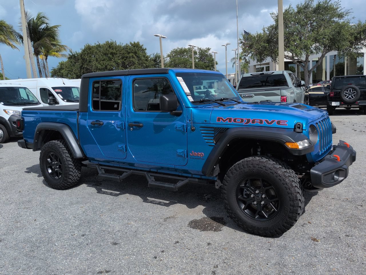 Used 2023 Jeep Gladiator Mojave AWD/4WD image 2