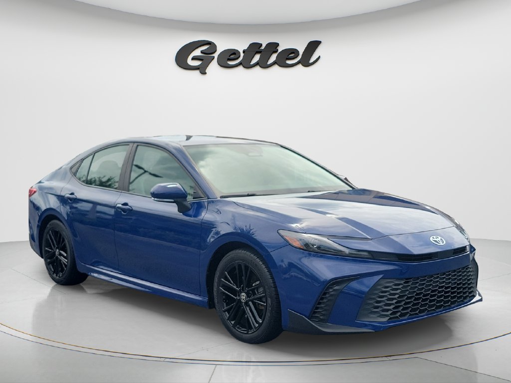 Used 2025 Toyota Camry SE FWD image 3