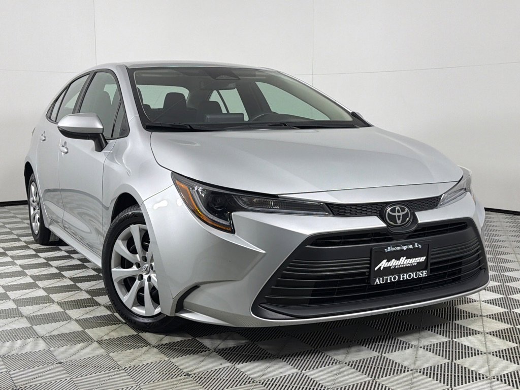 Used 2024 Toyota Corolla LE image 2