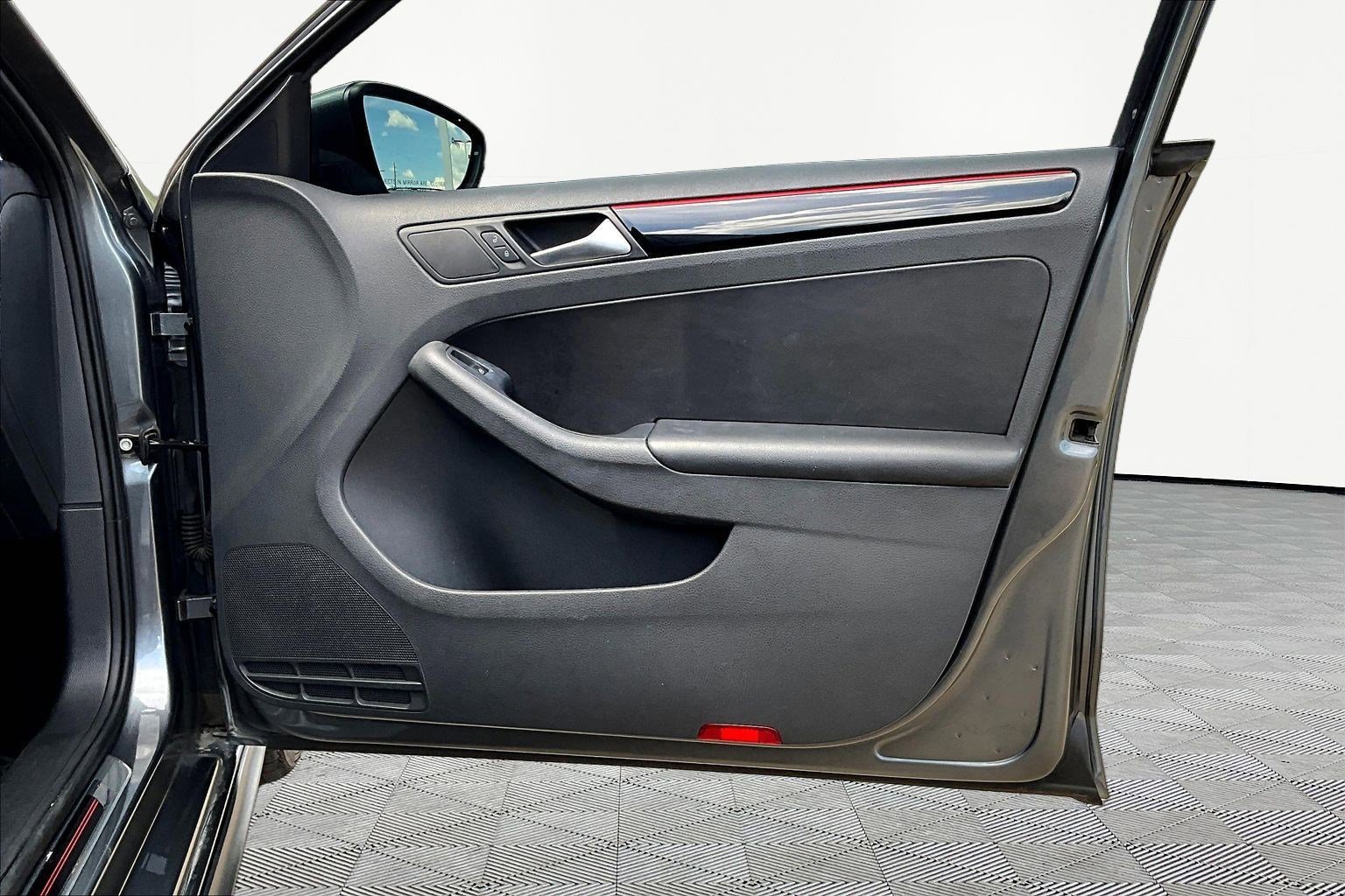 Used 2017 Volkswagen Jetta GLI image 30