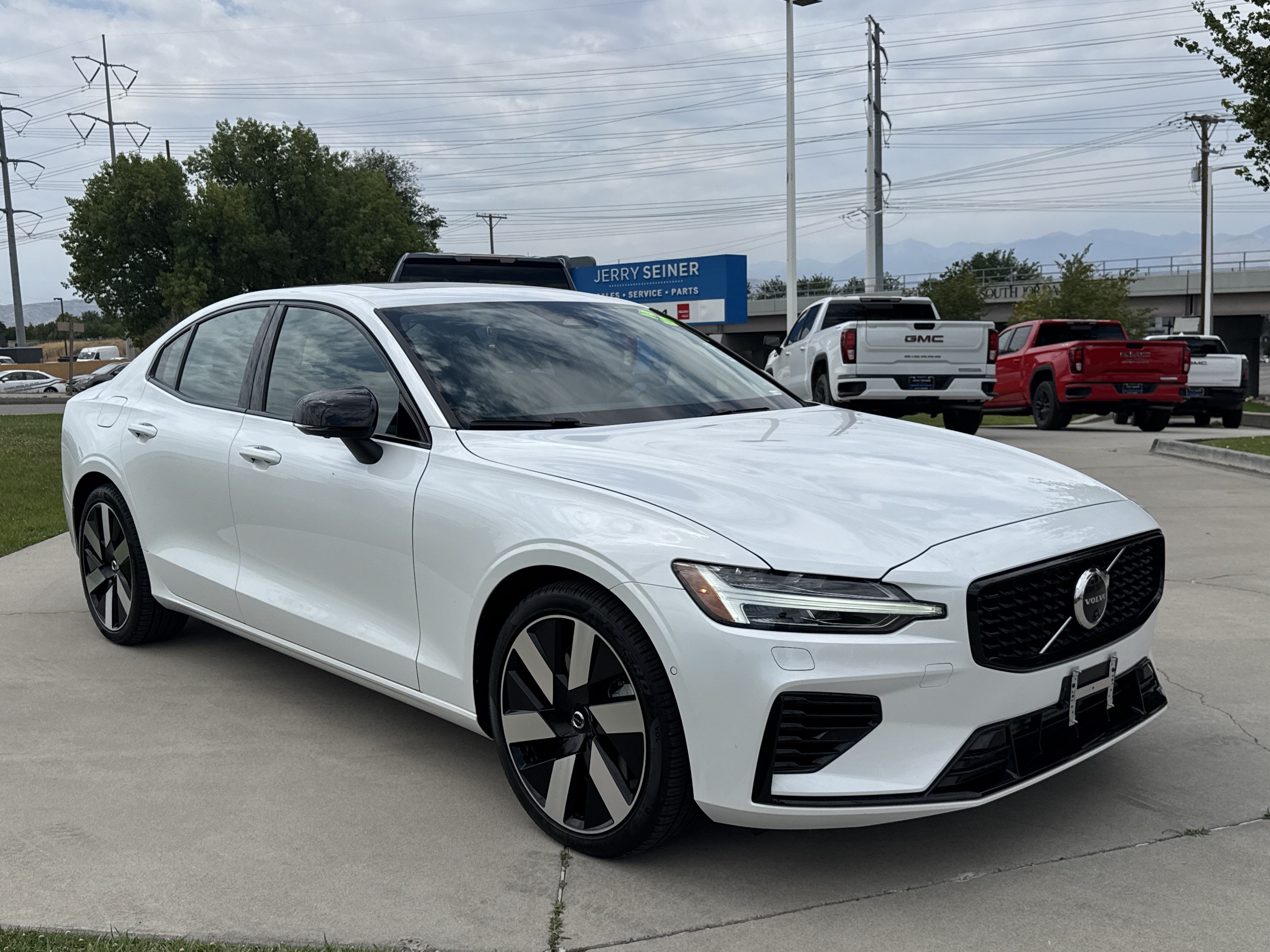 Used 2025 Volvo S60 T8 Ultra w/ Climate Package AWD/4WD image 7