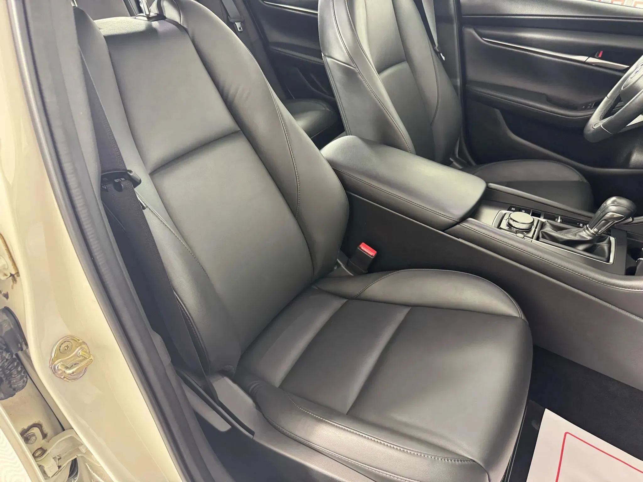Used 2023 MAZDA MAZDA3 s FWD image 32
