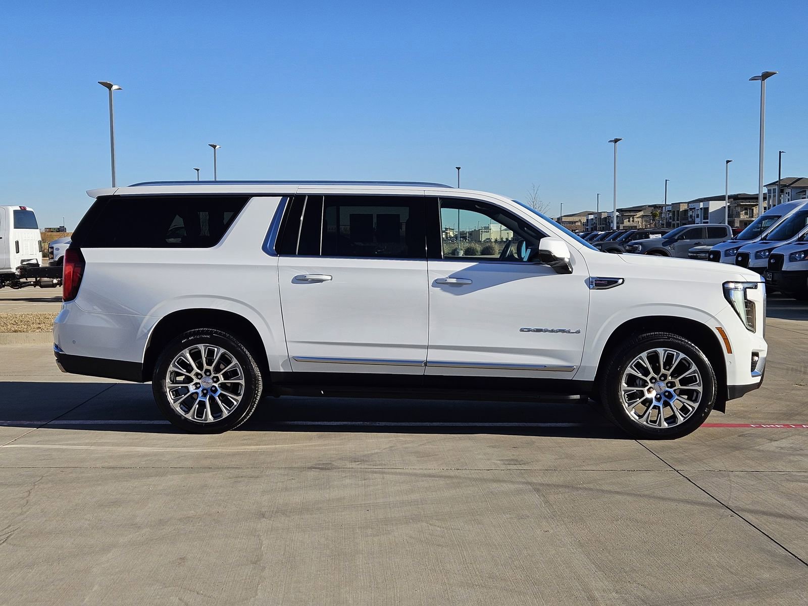 Used 2025 GMC Yukon XL Denali image 9