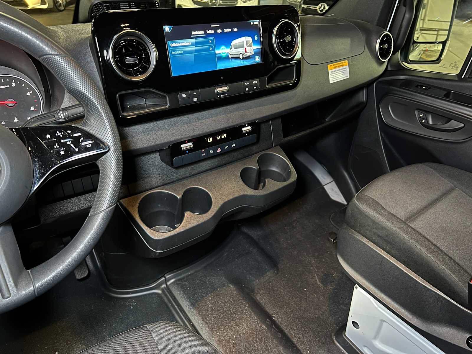 Used 2025 Mercedes-Benz Sprinter 2500 image 30