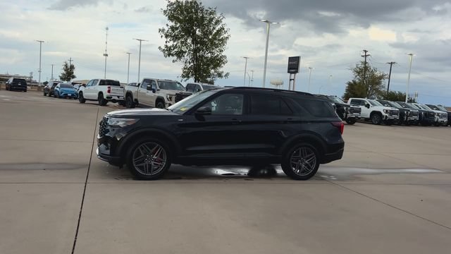 Used 2025 Ford Explorer ST-Line w/ ST-Line Street Pack AWD/4WD image 2