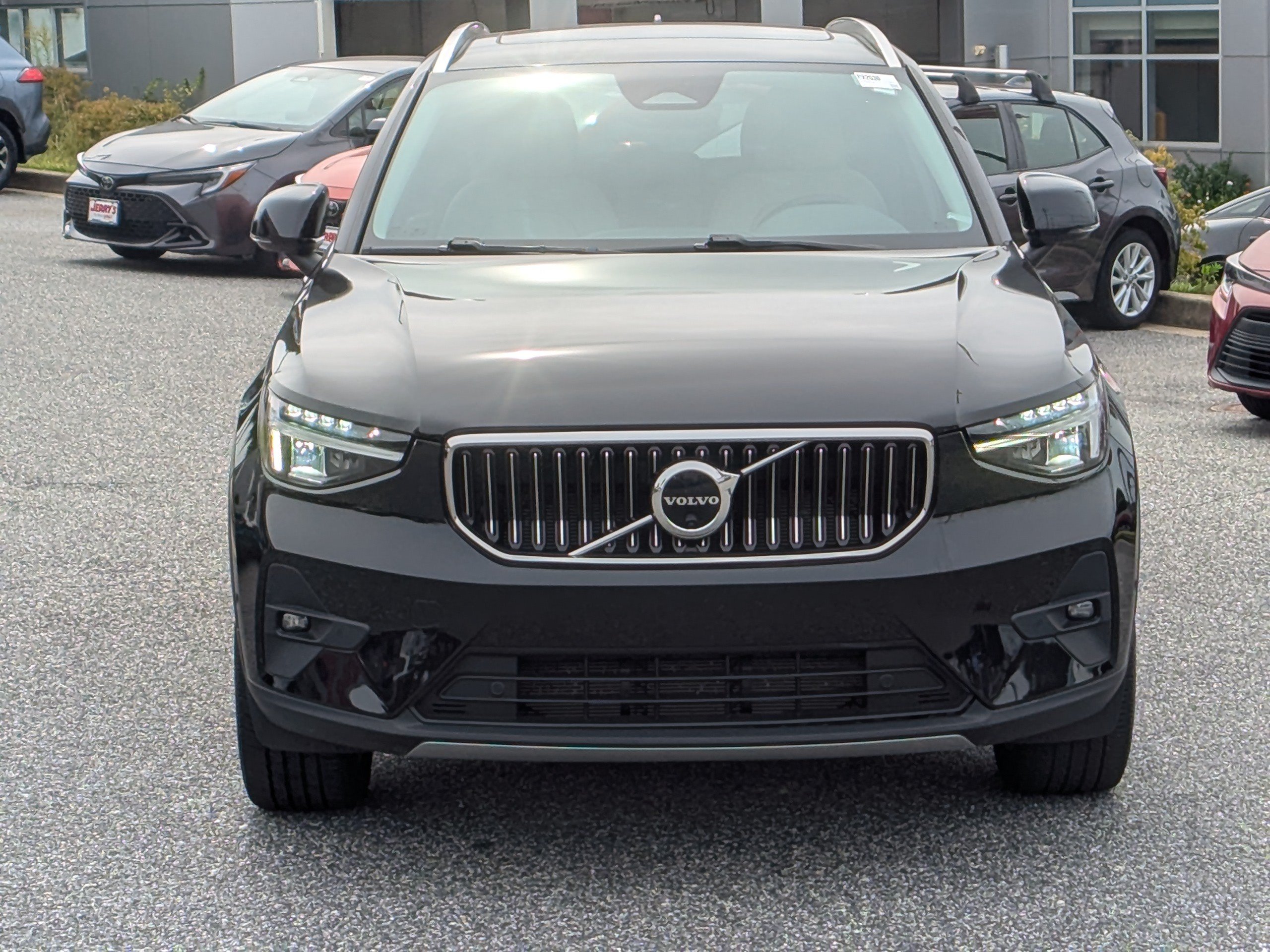 Used 2023 Volvo XC40 B5 Plus w/ Protection Package Premier AWD/4WD image 2