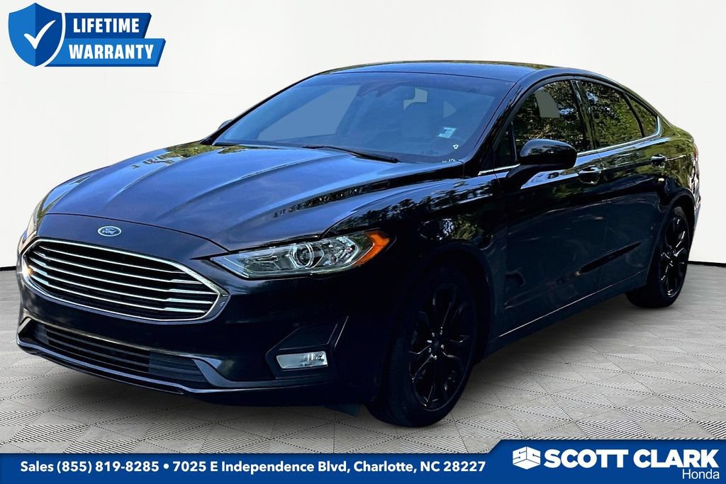 Used 2020 Ford Fusion SE w/ Equipment Group 151A FWD image 3