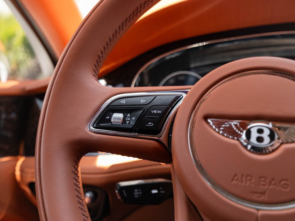 Used 2022 Bentley Bentayga AWD/4WD image 8