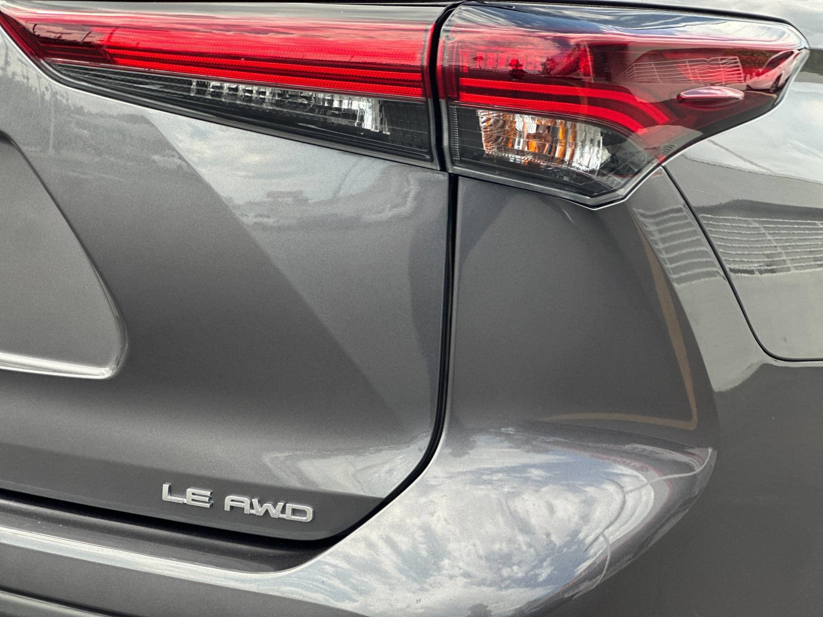 Used 2025 Toyota Highlander LE AWD/4WD image 25