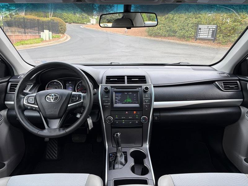 Used 2016 Toyota Camry SE image 11