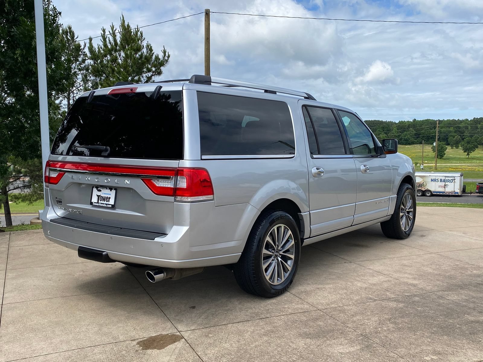 Used 2017 Lincoln Navigator L Select RWD image 6
