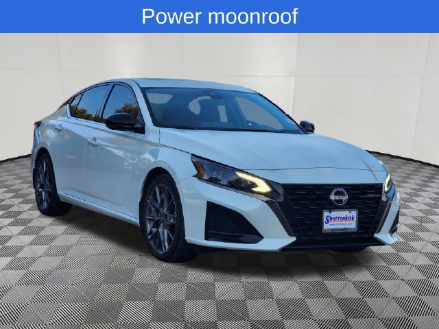 Used 2023 Nissan Altima 2.0 SR FWD image 3