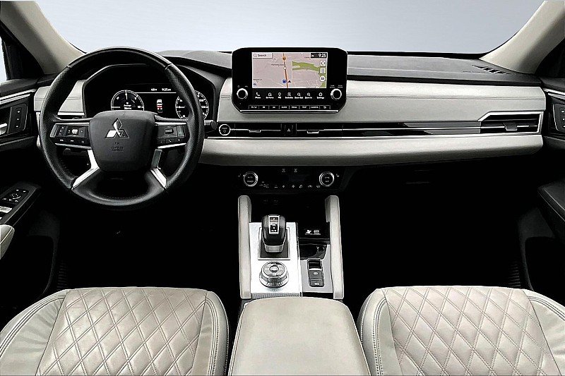 Used 2023 Mitsubishi Outlander SEL AWD/4WD image 5