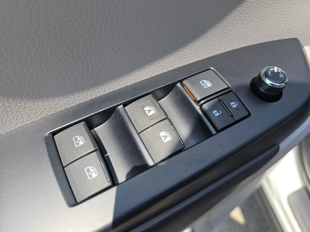 Used 2019 Toyota Highlander XLE AWD/4WD image 32