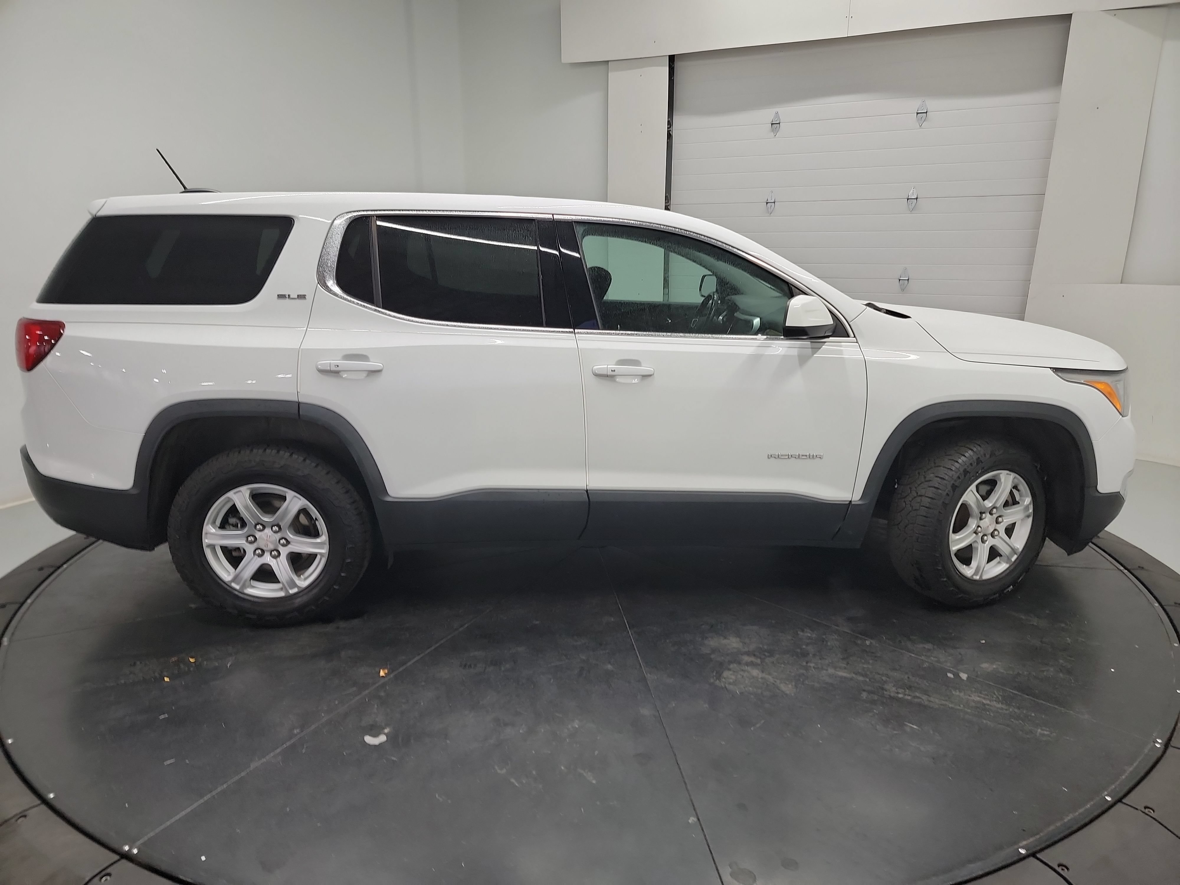Used 2019 GMC Acadia SLE FWD image 11