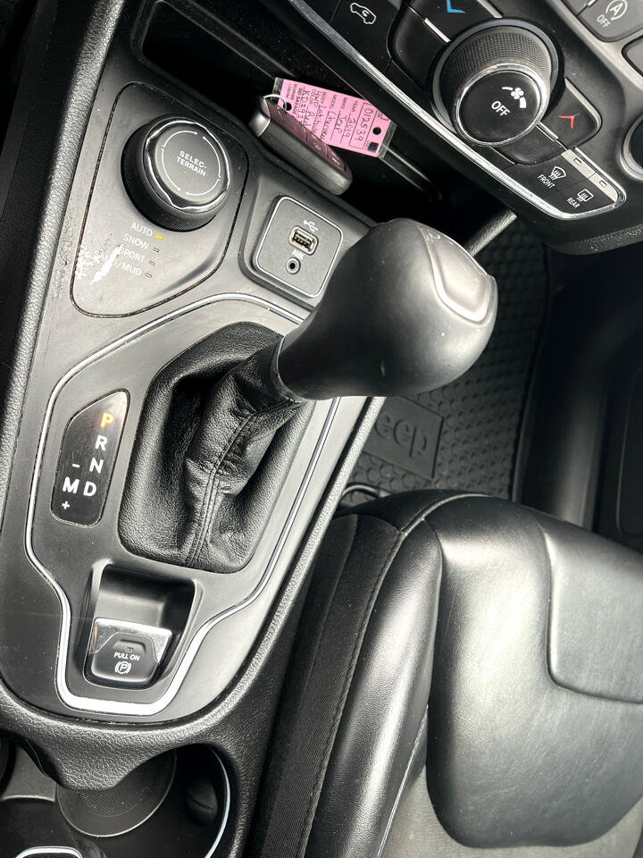 Used 2019 Jeep Cherokee Latitude Plus w/ Cold Weather Group image 13