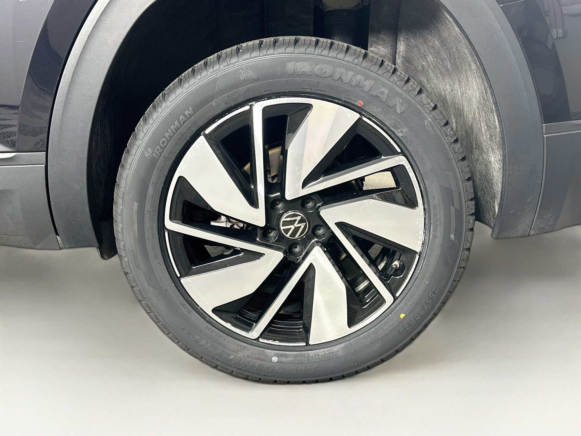 Used 2025 Volkswagen Atlas SE AWD/4WD image 11