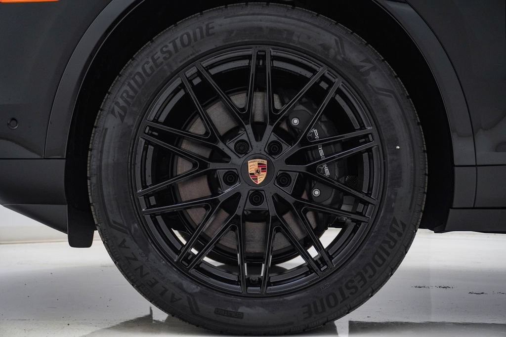 New 2026 Porsche Cayenne Coupe AWD/4WD image 13