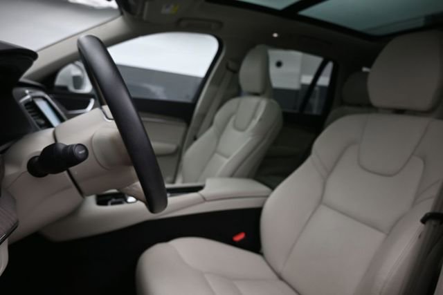 Used 2023 Volvo XC90 B5 Plus w/ Protection Package Premier AWD/4WD image 10