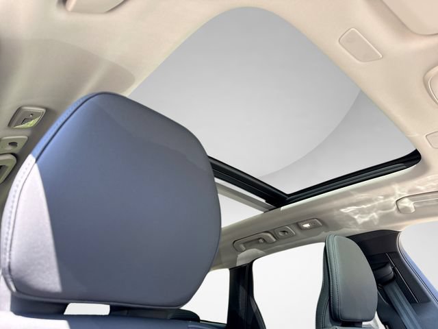 New 2027 Volvo XC60 B5 Plus AWD/4WD image 16