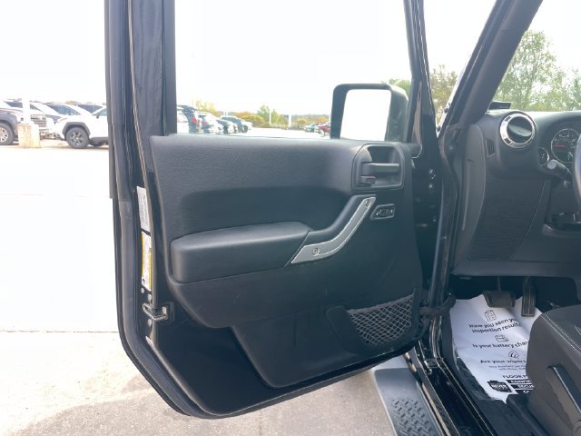 Used 2015 Jeep Wrangler Sahara w/ Connectivity Group AWD/4WD image 20