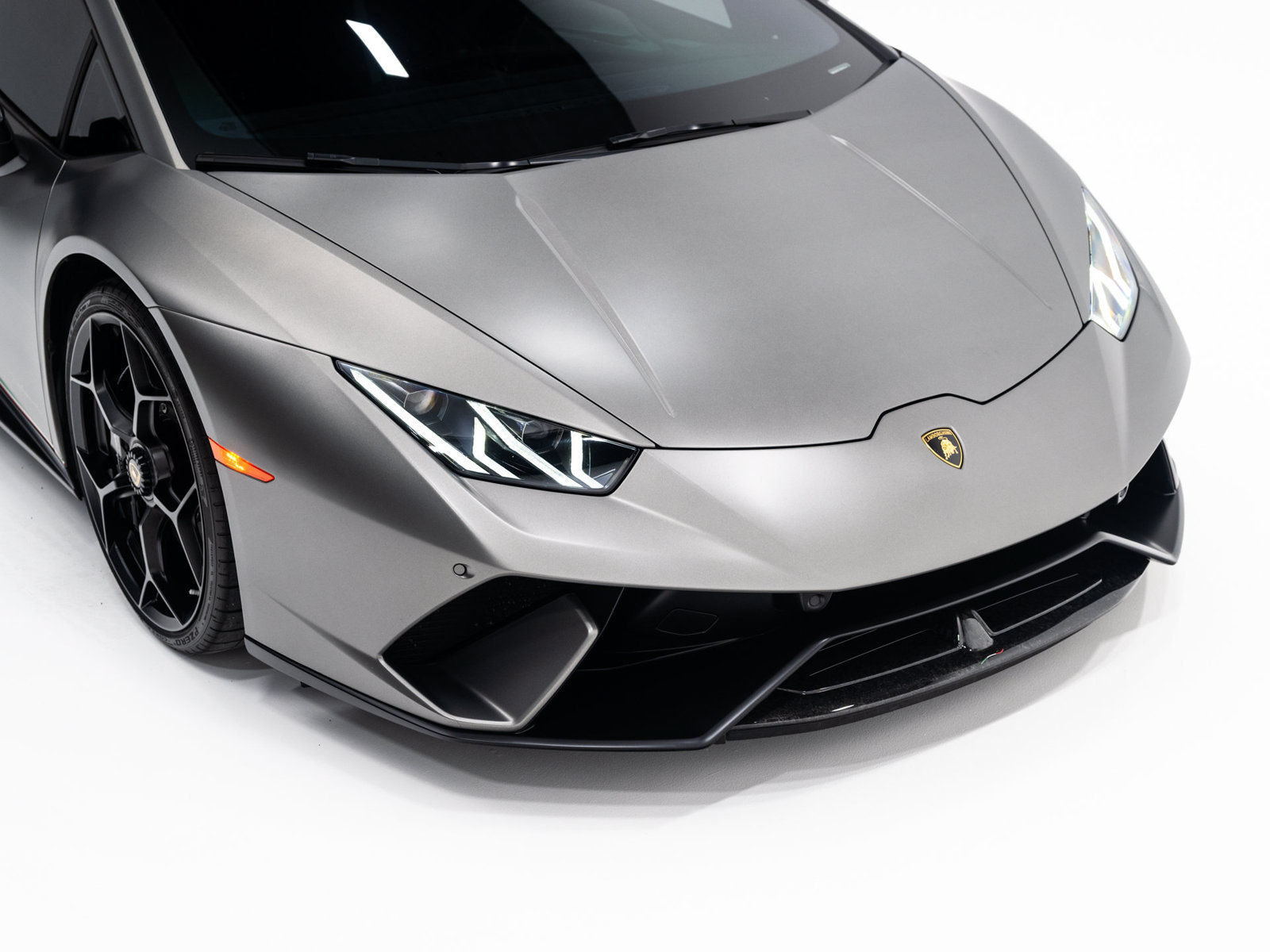 Used 2018 Lamborghini Huracan Performante AWD/4WD image 14