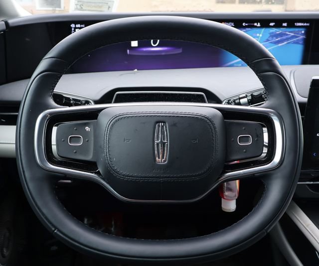 Used 2025 Lincoln Nautilus Reserve AWD/4WD image 6