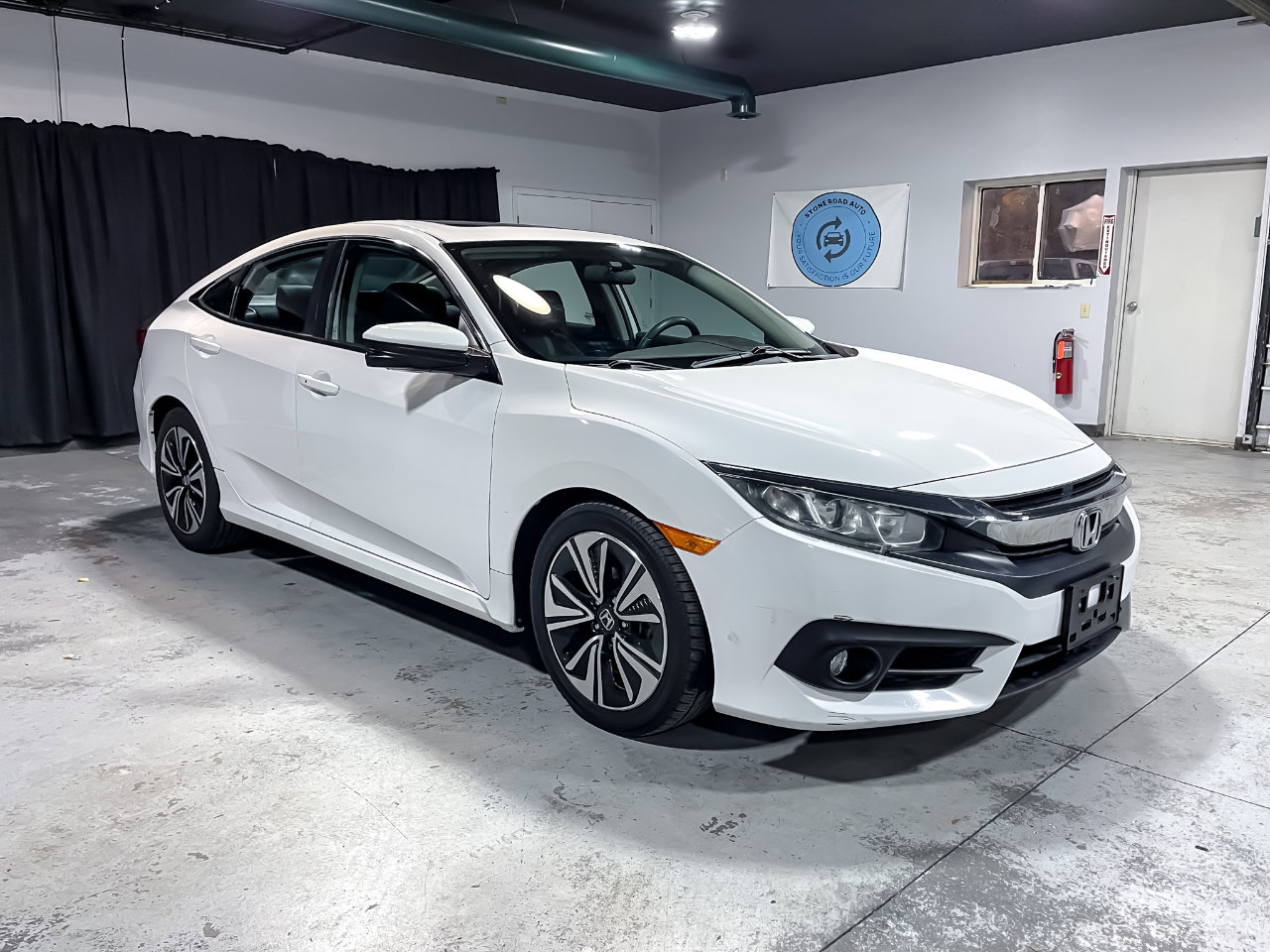 Used 2016 Honda Civic EX-T image 2