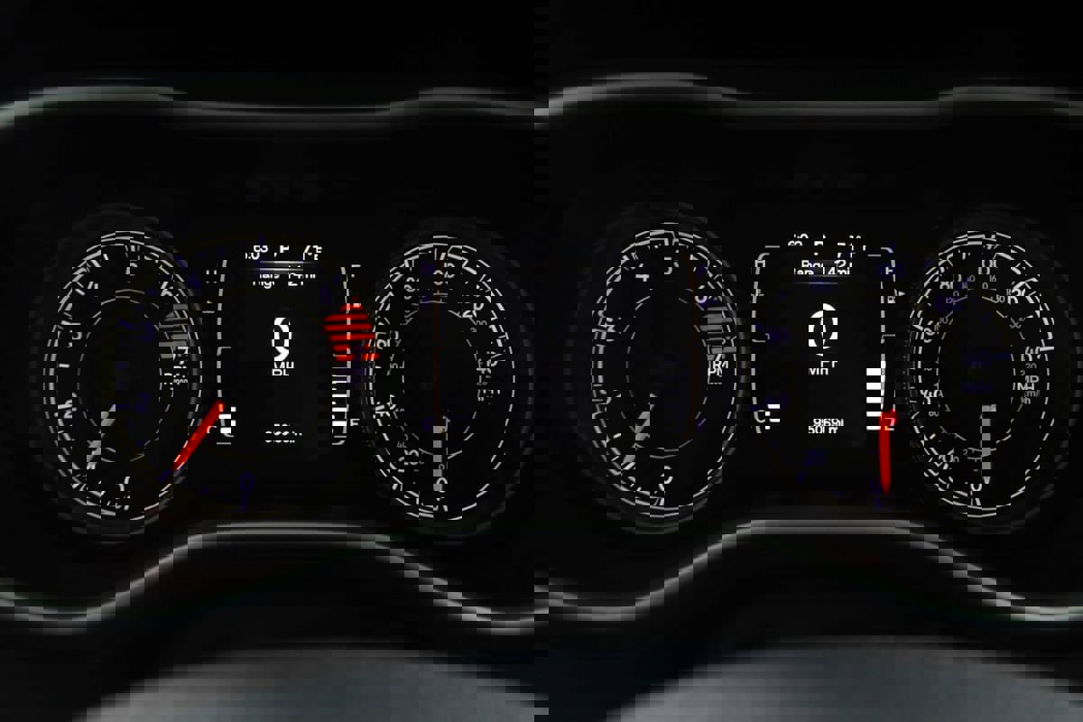 Used 2018 Jeep Cherokee Latitude Plus w/ Cold Weather Group FWD image 15