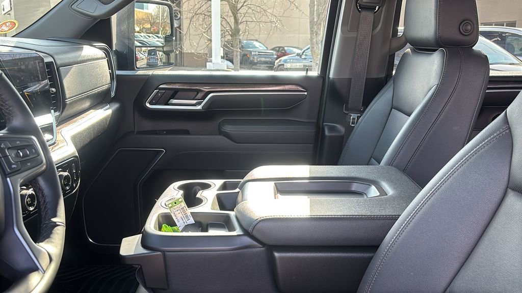 Used 2025 Chevrolet Silverado 3500 LTZ image 24