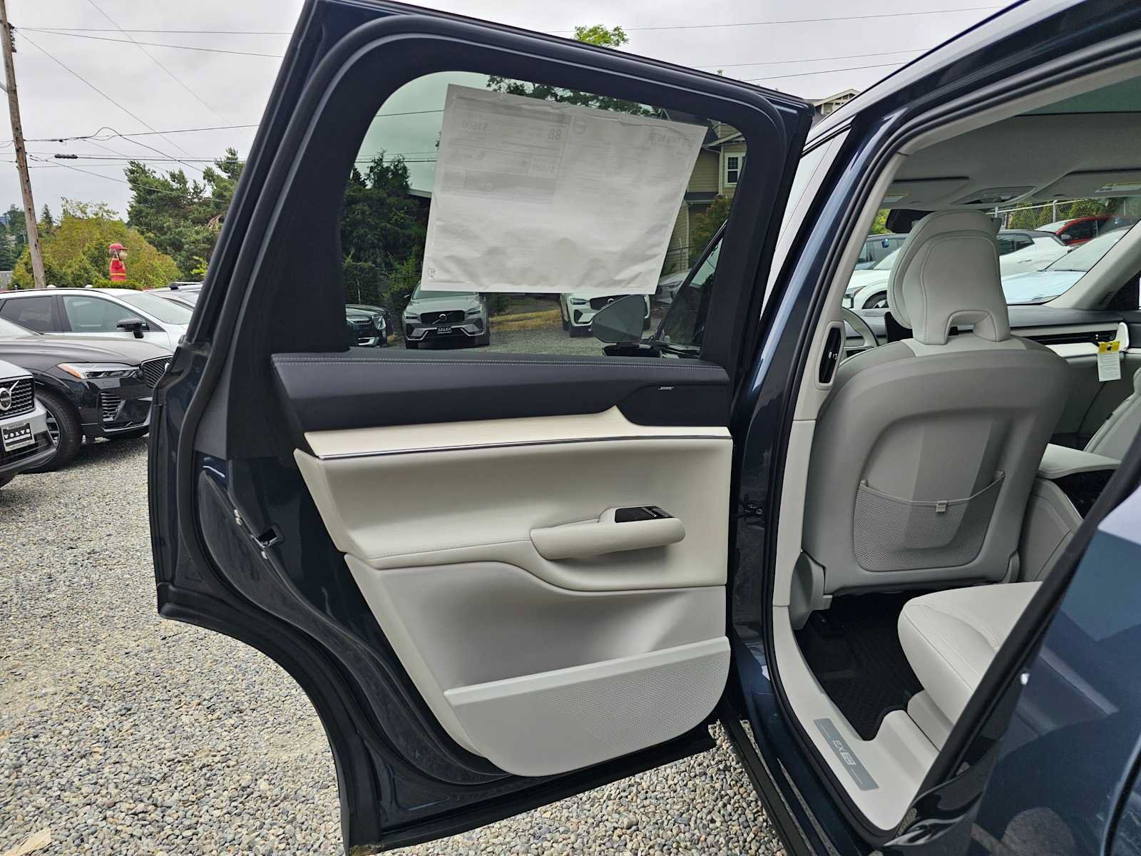 New 2026 Volvo EX90 Plus AWD/4WD image 17