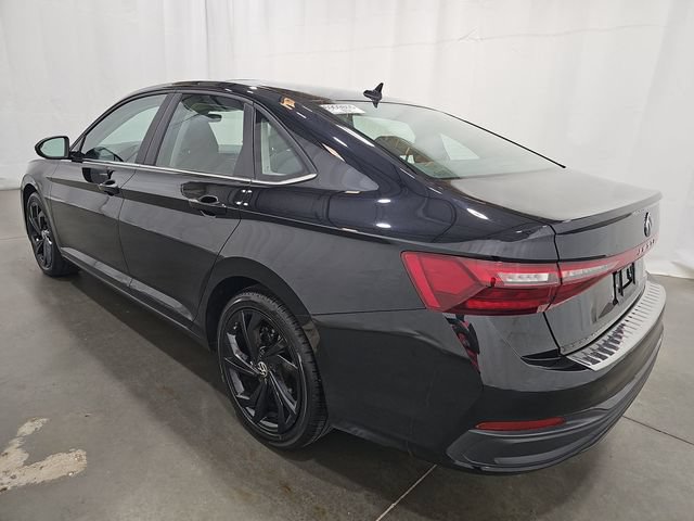 Used 2025 Volkswagen Jetta SE w/ Sunroof Package FWD image 4