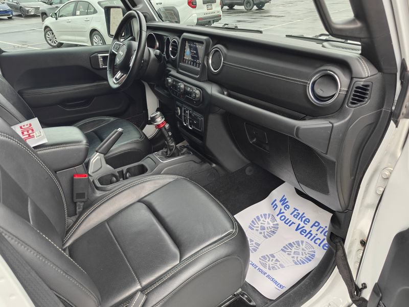 Used 2019 Jeep Wrangler Unlimited Sahara AWD/4WD image 19