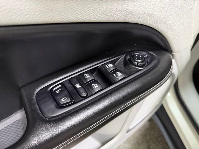 Used 2019 Jeep Compass Latitude w/ Cold Weather Group AWD/4WD image 19