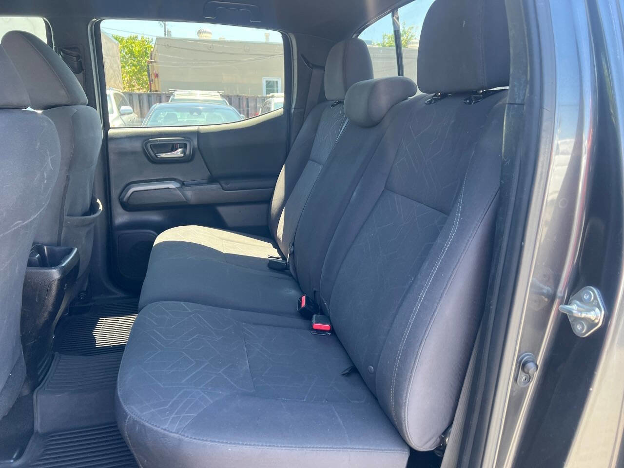 Used 2018 Toyota Tacoma TRD Sport w/ Technology Package AWD/4WD image 6