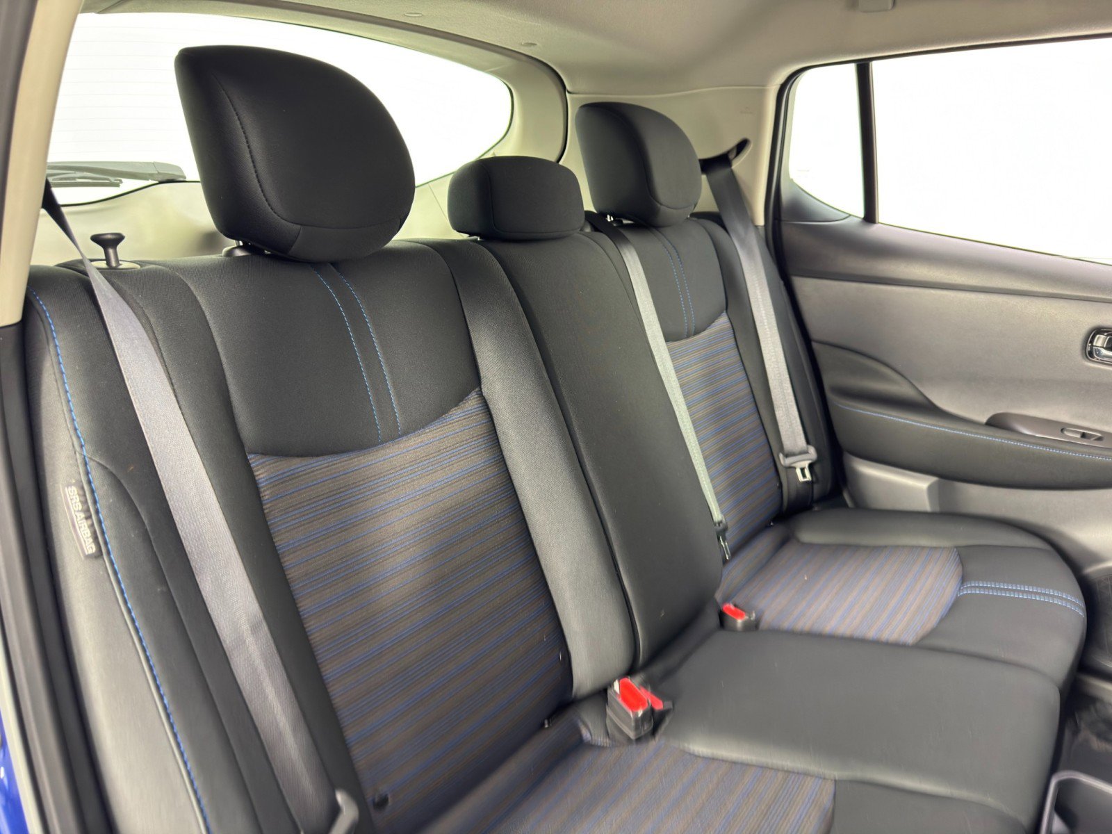 Used 2025 Nissan Leaf S image 32